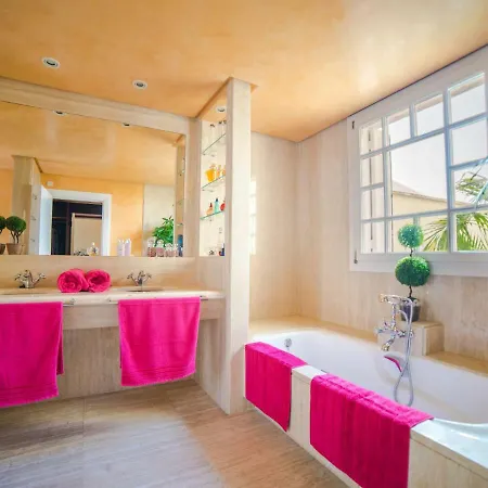 Oasis Muntaner By Interhome *